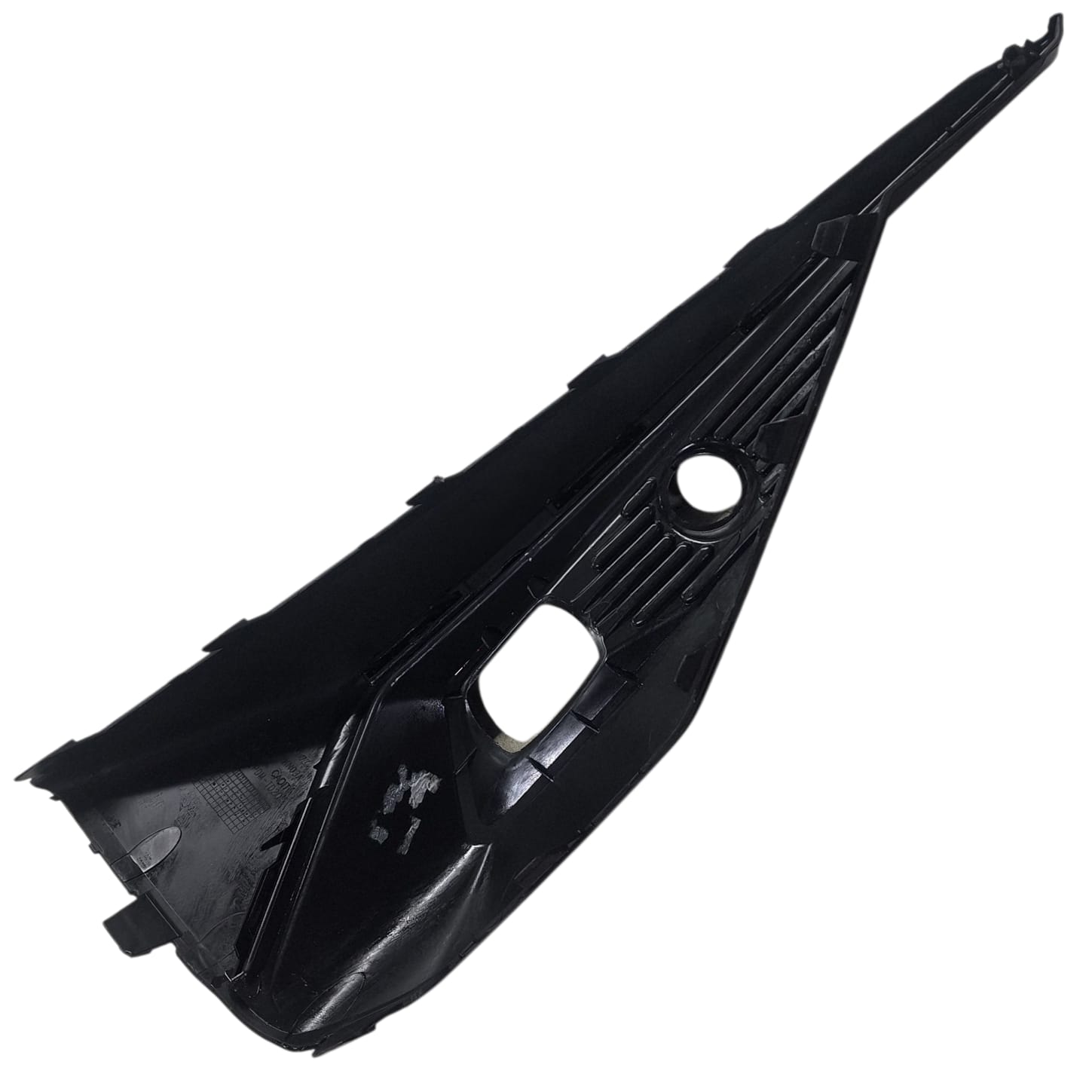 MOLDURA FAROL MILHA ESQUERDO GWM HAVAL H6 2023 2025