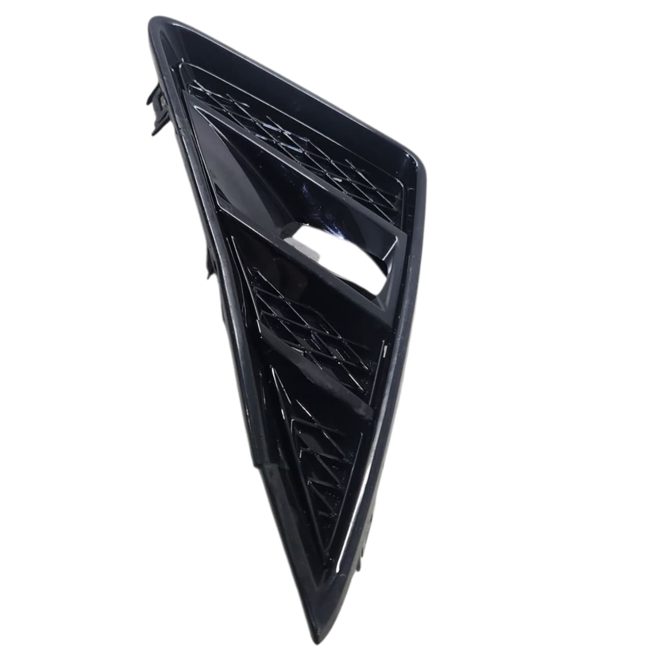 MOLDURA FAROL MILHA ESQUERDO GWM HAVAL GT 2023 2026