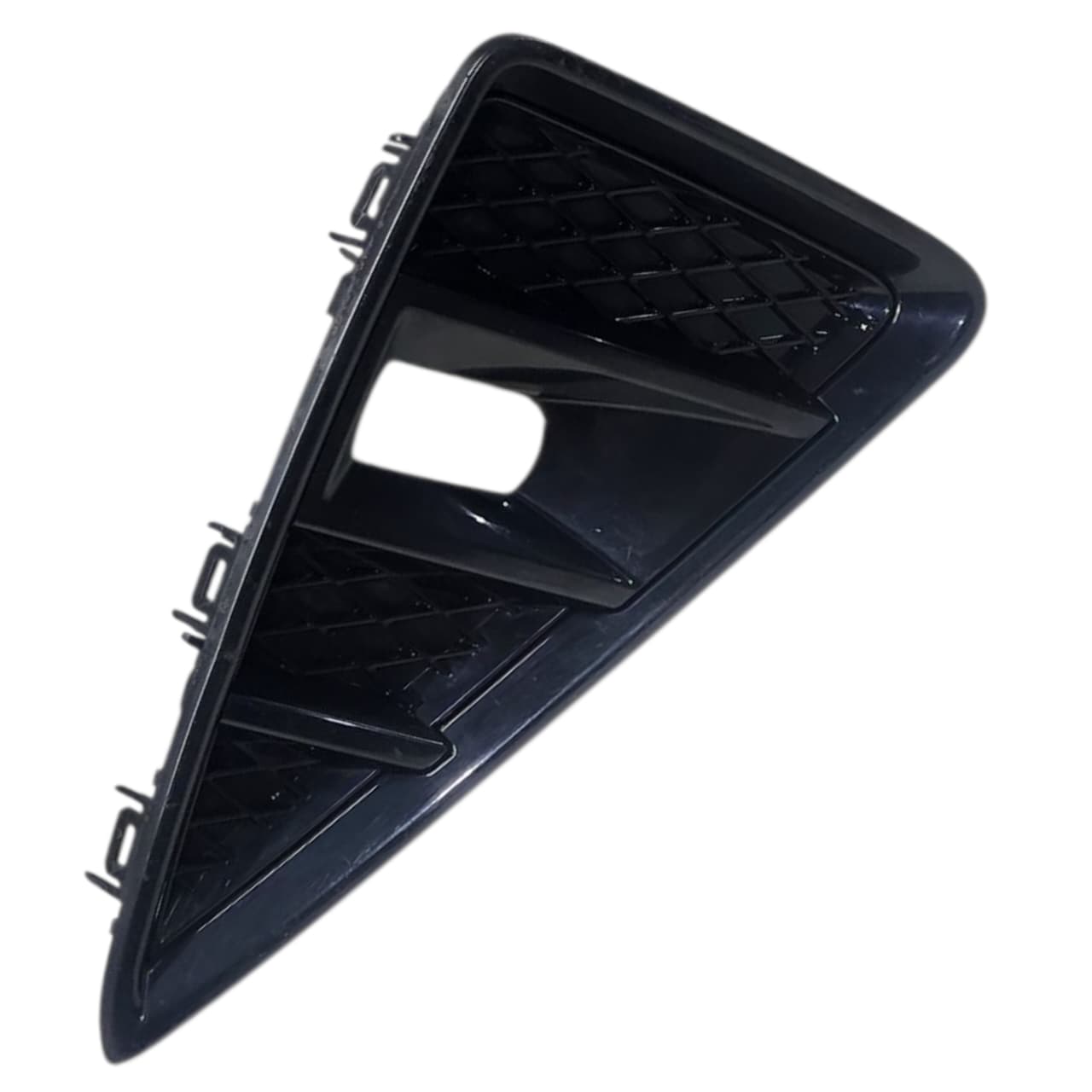 MOLDURA FAROL MILHA DIREITO GWM HAVAL H6 GT 2023 2026