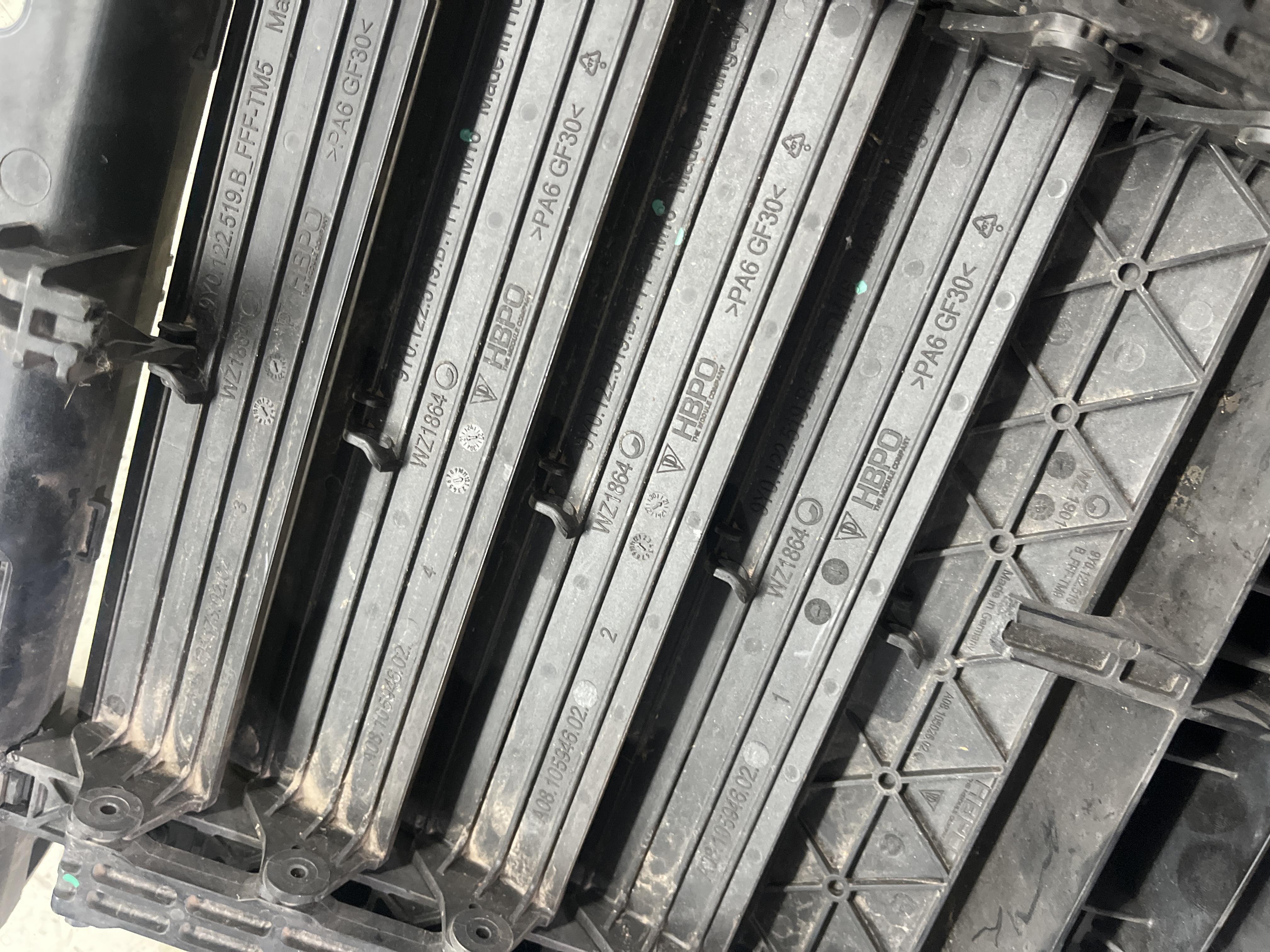 GRADE RADIADOR PORSCHE CAYENNE 2019 2023