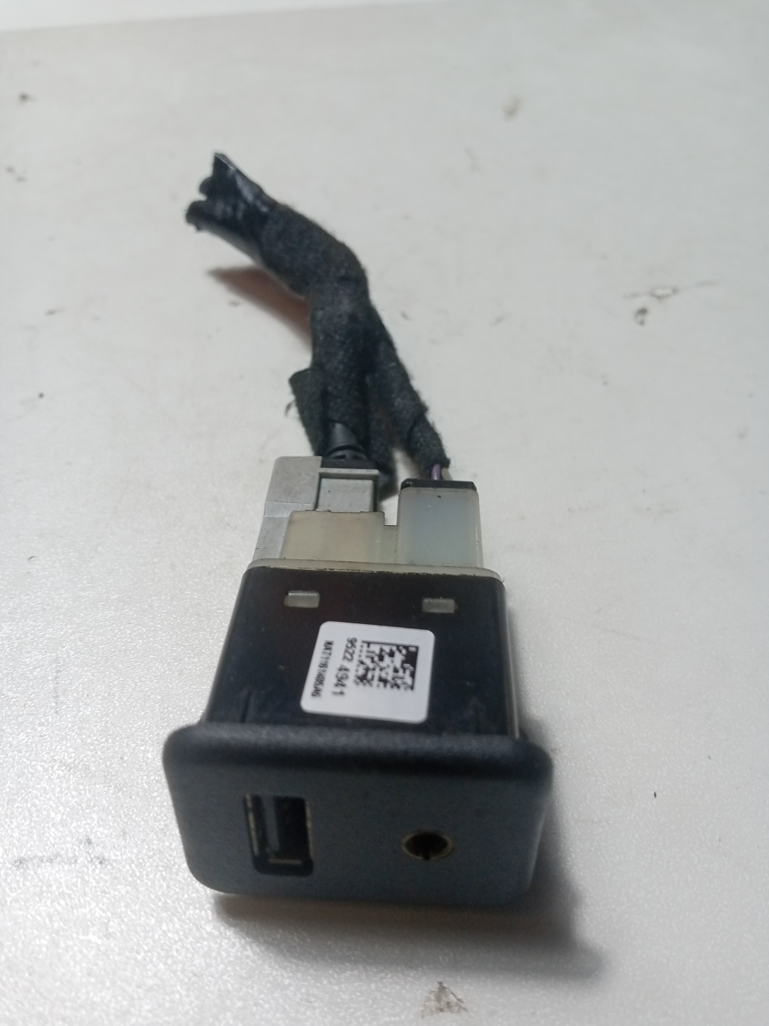 Entrada Conector Usb Auxiliar Gm Cobalt Ltz 1.4 2011 2012 