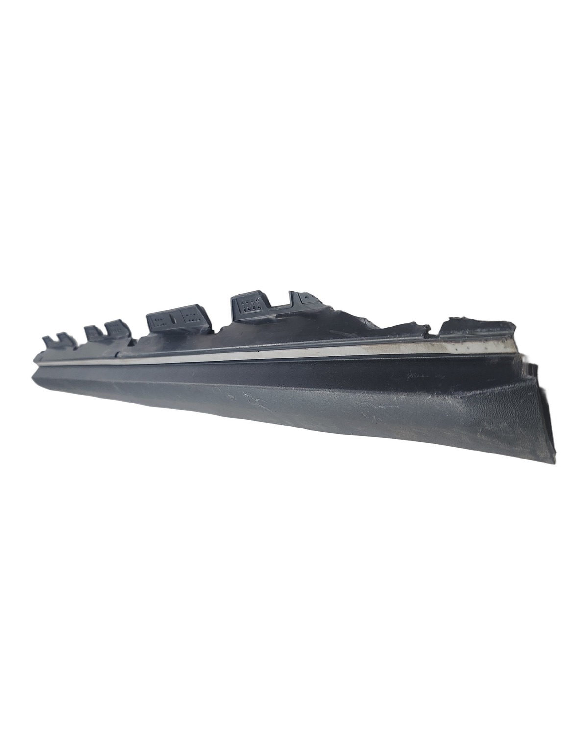SPOILER LATERAL INFERIOR PORTA DIANT ESQ GWM HAVAL H6 2023 