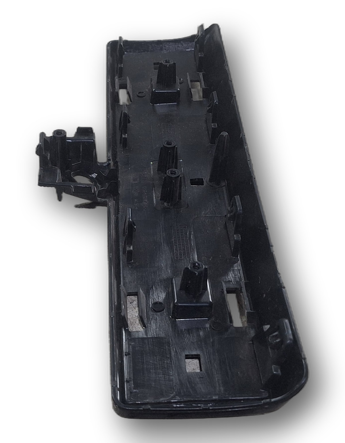 SUPORTE EMBLEMA GRADE DIANTEIRA GWM HAVAL H6 2023 2025