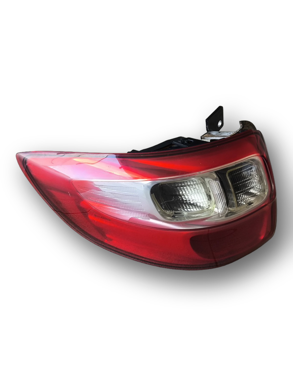 Lanterna Traseira Esquerda Fiat Strada 2015 2020 Detalhe