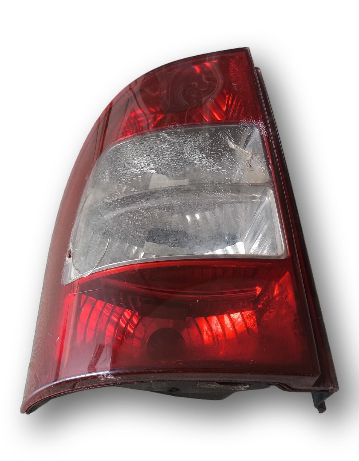 Lanterna Traseira Esquerda Fiat Strada 2003 2012 Detalhe